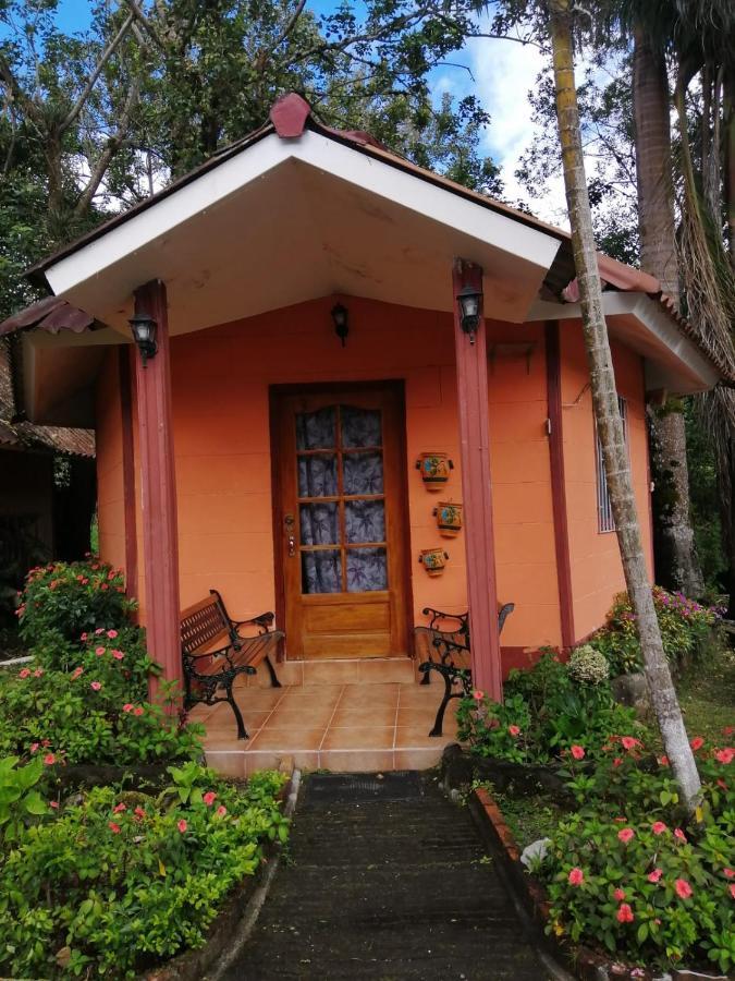Cabanas Mountain River Lake Inn Nueva California Extérieur photo
