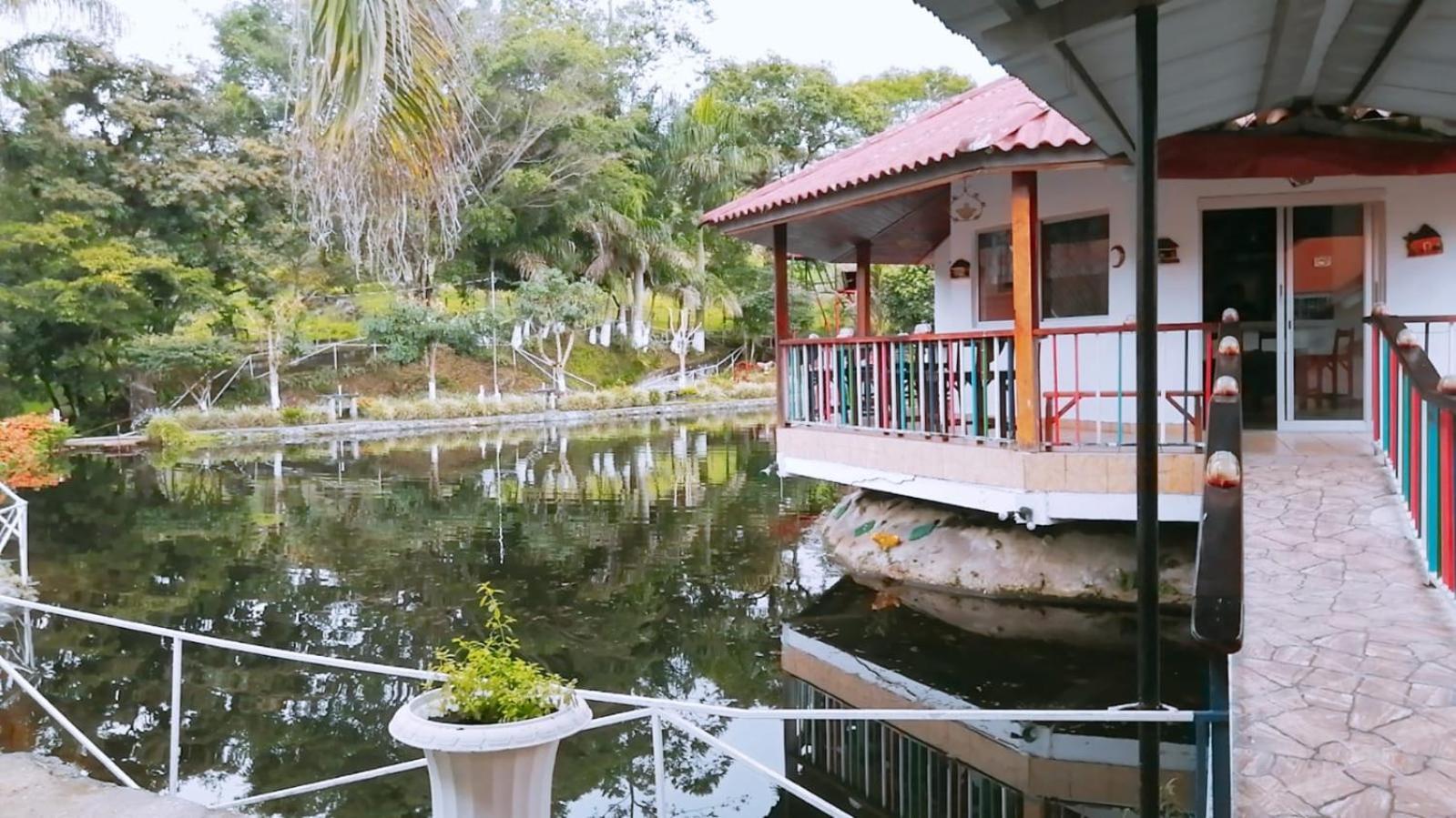 Cabanas Mountain River Lake Inn Nueva California Extérieur photo